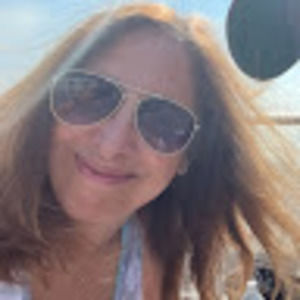 Meet your Posher, Lois